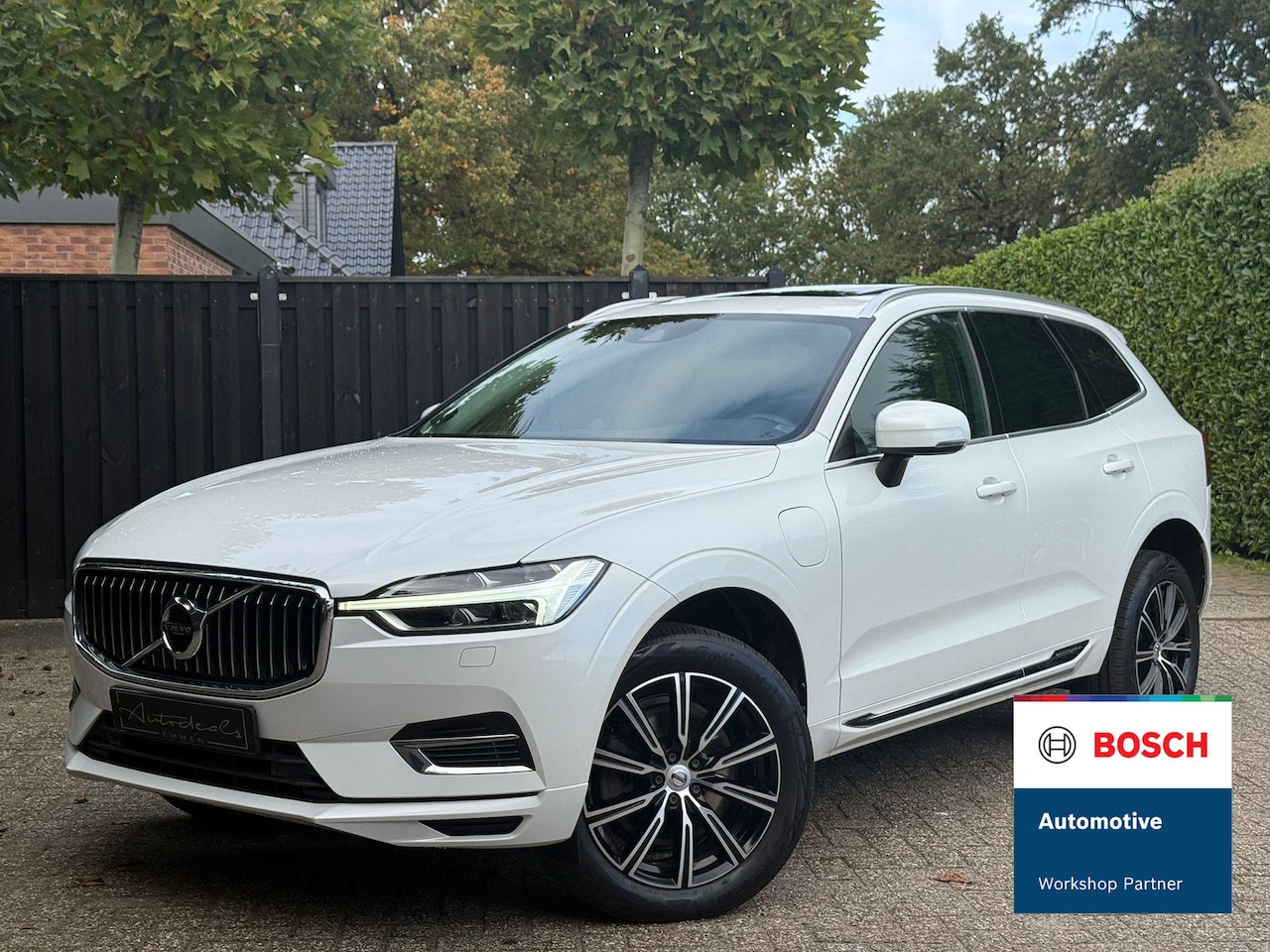 Volvo XC60 - 2.0 T8 Twin Engine AWD Inscription B&W luchtvering - AutoWereld.nl