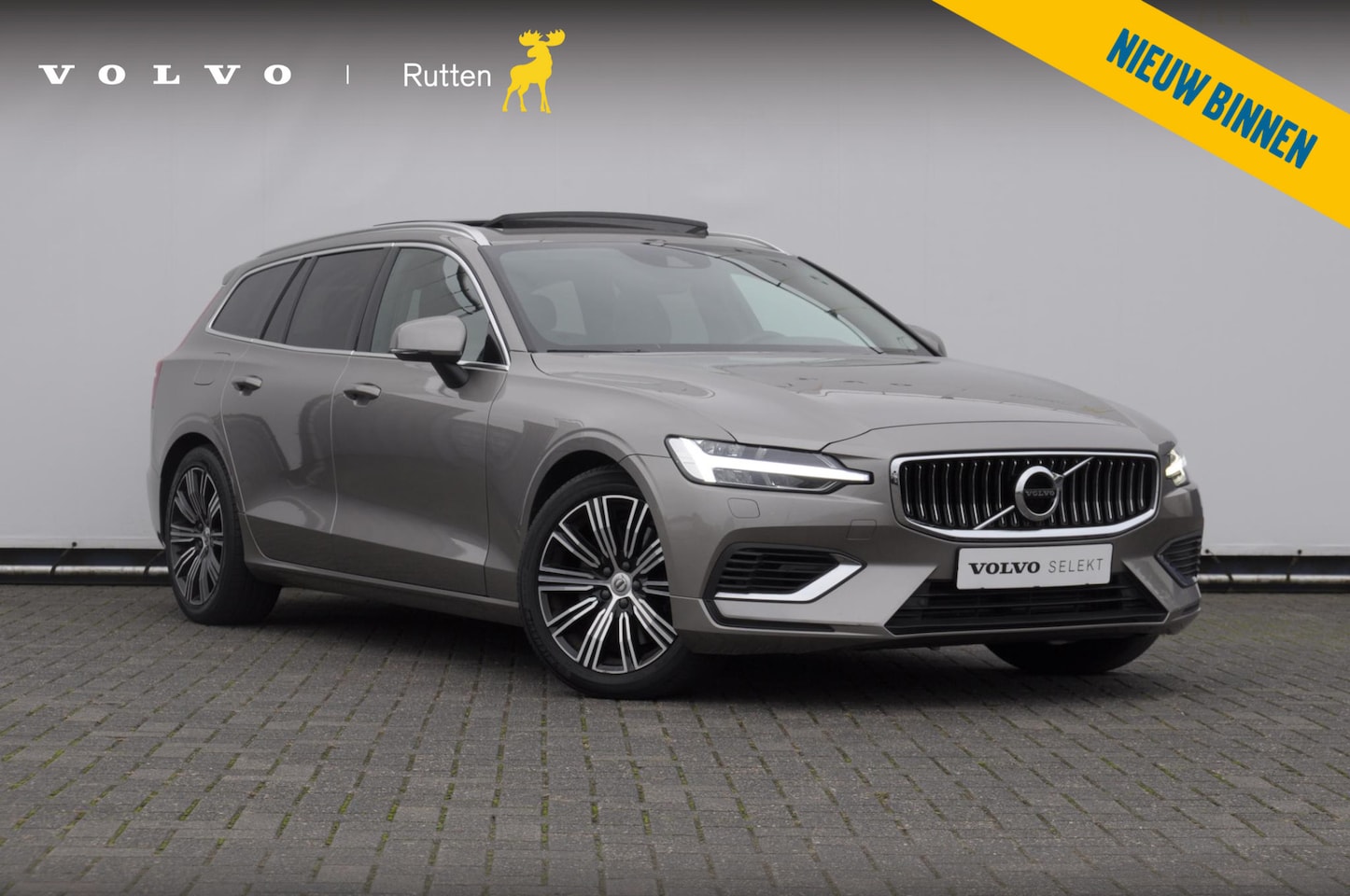 Volvo V60 - T6 340PK Automaat Recharge AWD Inscription / Panoramadak / BLIS / Parkeersensoren met came - AutoWereld.nl