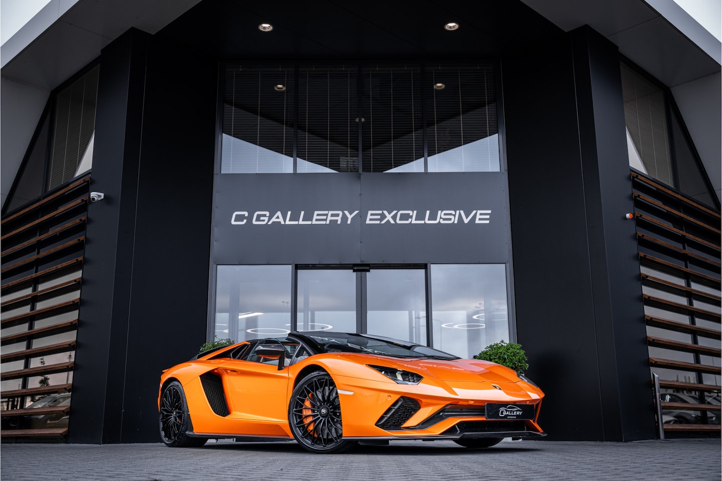 Lamborghini Aventador - 6.5 V12 S - Arancio Atlas | Roadster | Lift | Personam + Carbon Package | Sensonum - AutoWereld.nl