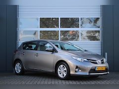 Toyota Auris - 1.8 Hybrid Aspiration Clima/Cruise/Camera/Navi/Bluetooth/PDC/LED/RadioCD/15"LM/Dealeronder