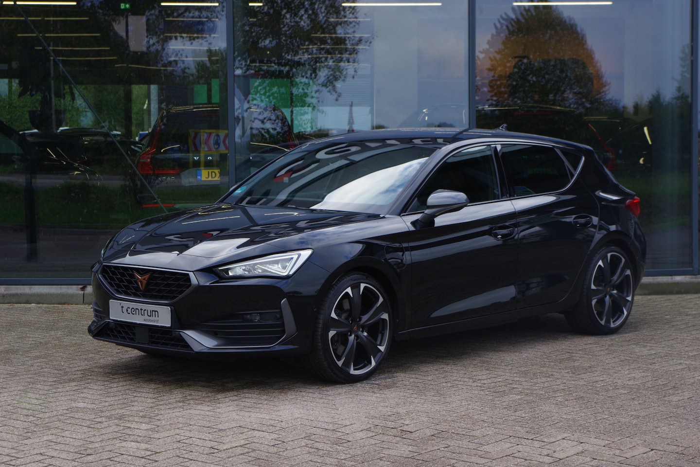CUPRA Leon - 1.4 e-Hybrid 245 PK VZ Adrenaline PHEV, Stoelverwarming, Carplay, Camera - AutoWereld.nl