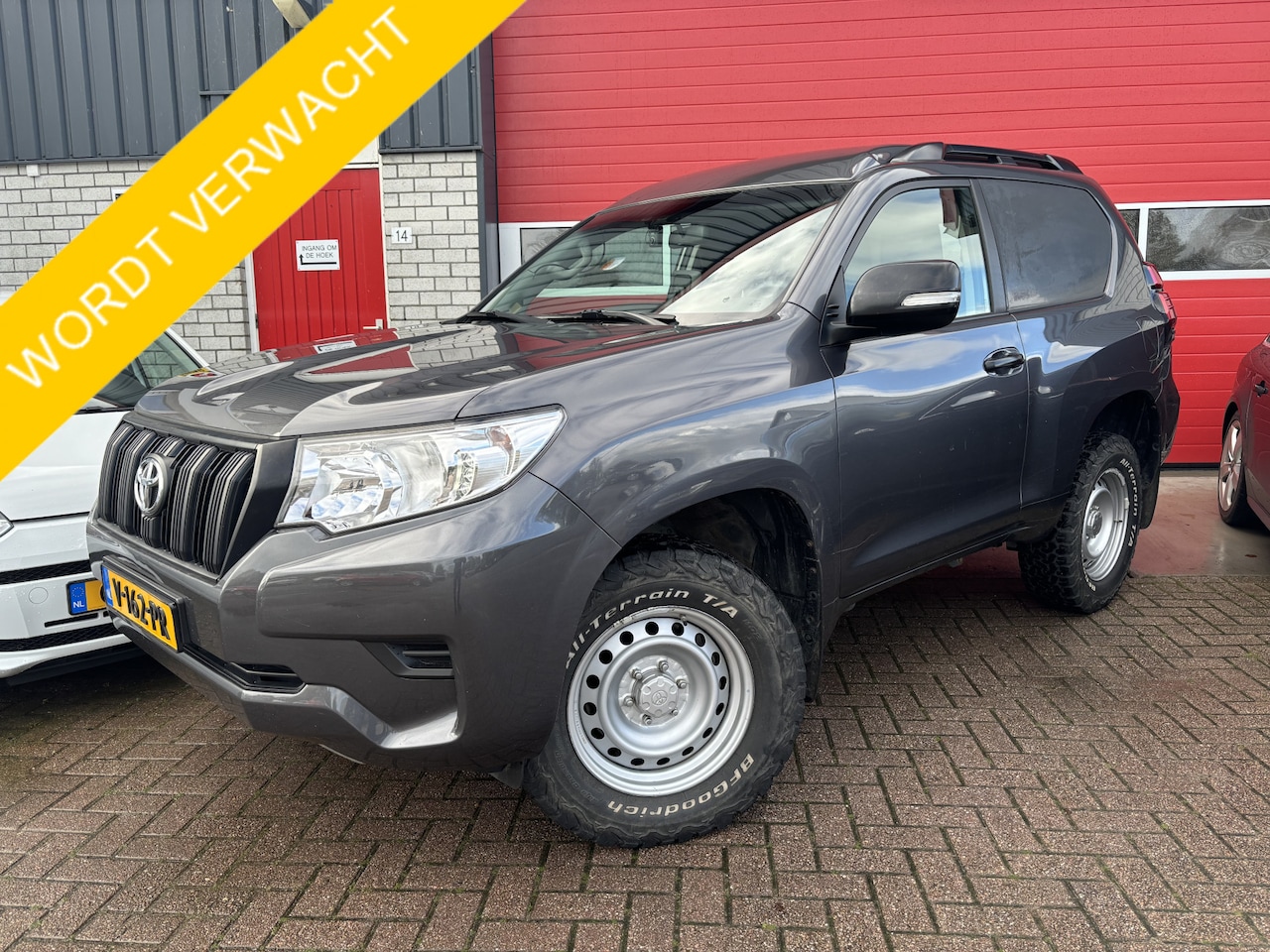 Toyota Land Cruiser - 2.8 D-4D-F Comfort High Roof Blind Van AUTOMAAT / TREKHAAK / CLIMA / CRUISE / KEYLESS / ST - AutoWereld.nl