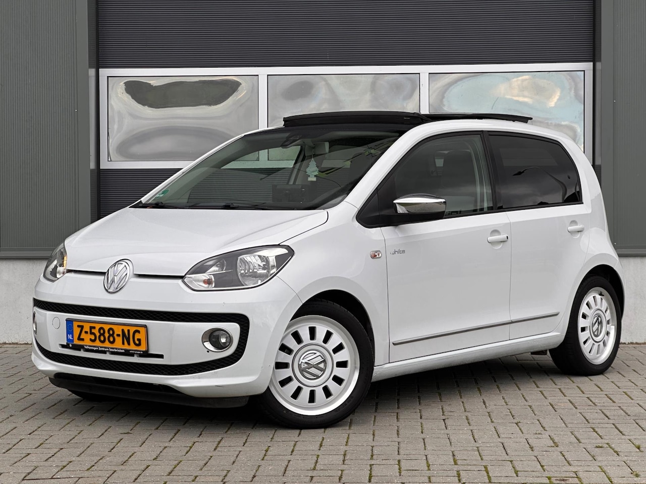 Volkswagen Up! - 1.0 high up! White Pano CarPlay Cruise - AutoWereld.nl