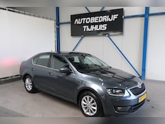 Skoda Octavia - 1.0 TSI Greentech Style Business Automaat - N.A.P. Airco, Navi, PDC