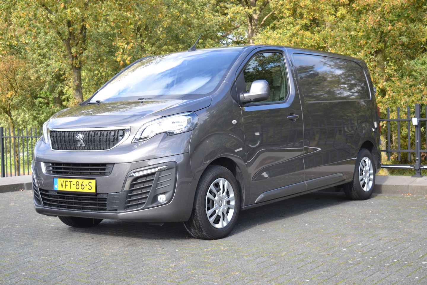 Peugeot Expert - 2.0 Lang | Metallic | Camera | Cruise | PDC | NAP | Half leer | - AutoWereld.nl