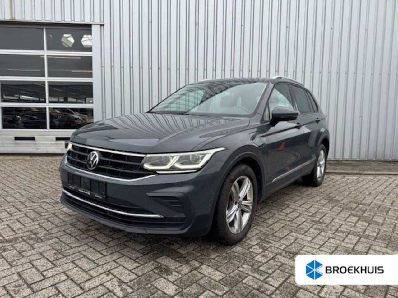 Volkswagen Tiguan - 1.4 TSI eHybrid Business Plus l Elektr. Trekhaak l Matrix LED l Elektr. Kofferbak l Stoel - AutoWereld.nl