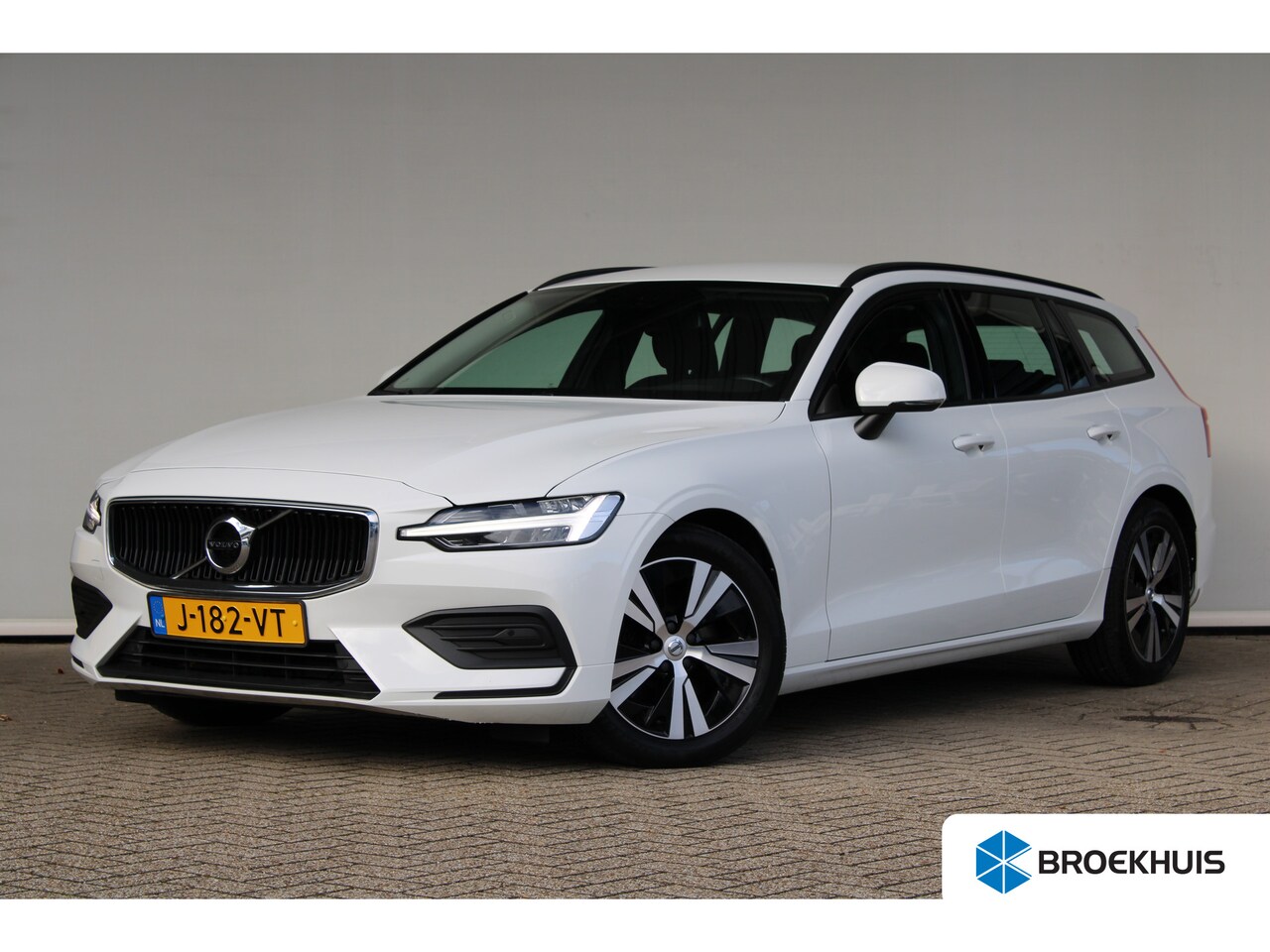 Volvo V60 - 2.0 B3 Momentum Advantage | LED Koplampen | Navigatiesysteem full map | Cruise control | - AutoWereld.nl