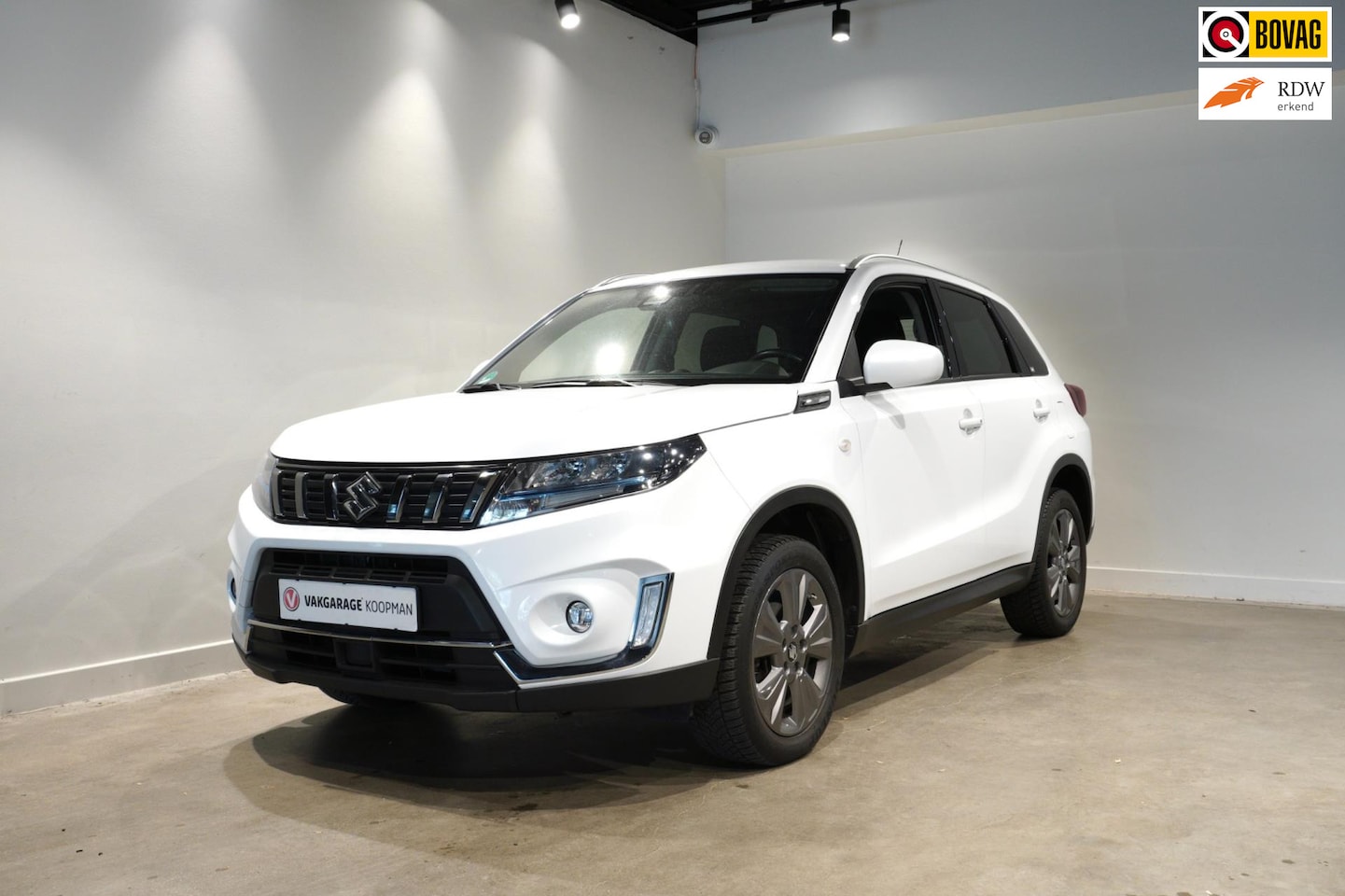 Suzuki Vitara - 1.5 Hybrid Select Automaat, Stoelverwarming, Adaptief - AutoWereld.nl