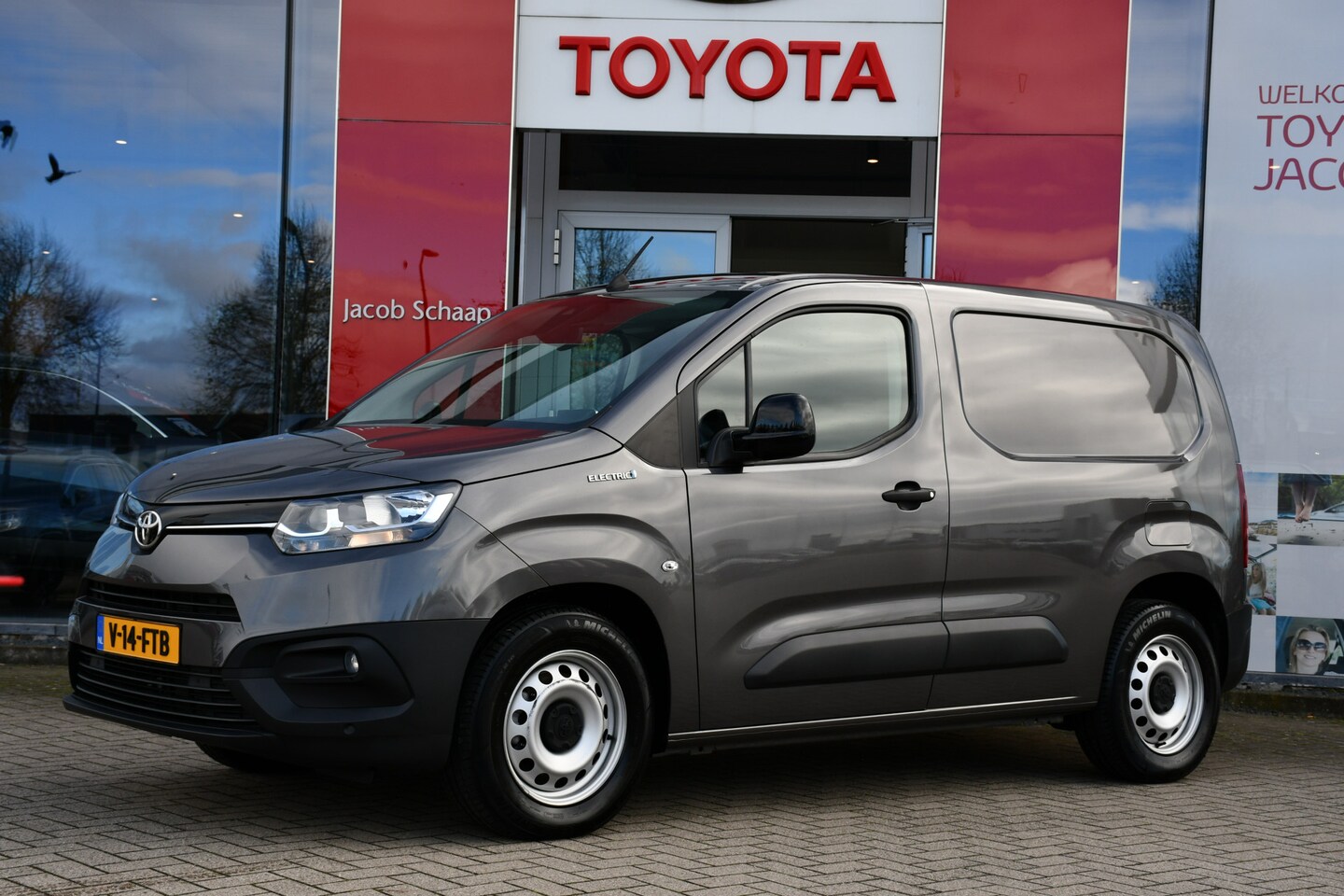 Toyota PROACE CITY Electric - Live 50 kWh Automaat 136pk | Navigatie-pakket | Prof. laadruimte betimmering | Parkeersens - AutoWereld.nl