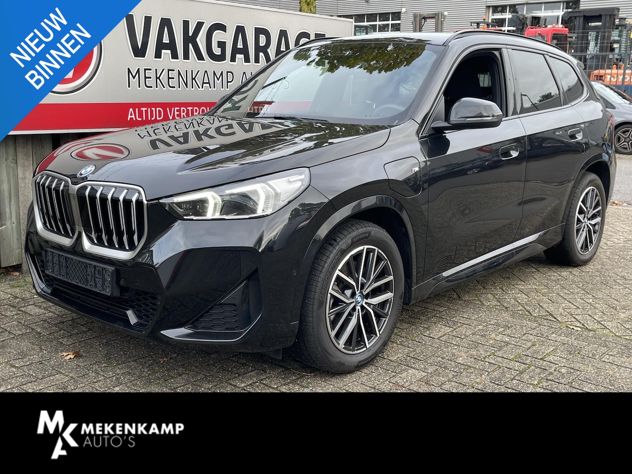 BMW X1 - xDrive25e M Sport Shadow Line 18''/Sportstoelen/Keyless/Stoelverwarming/Camera/Elektrisch - AutoWereld.nl