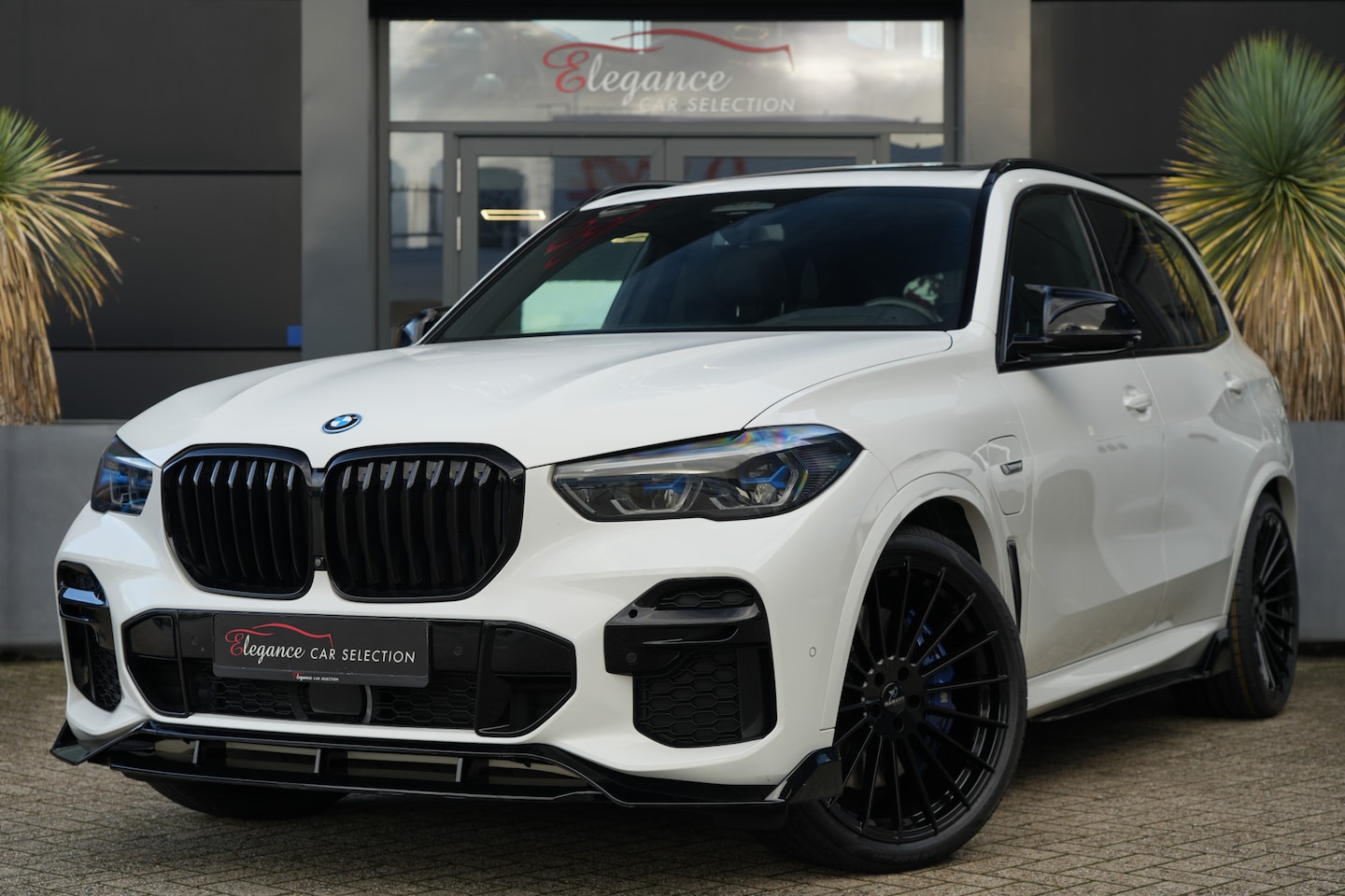 BMW X5 - xDrive45e M Sport High Executive 395pk Panoramadak/Stoelverwarming/360Camera - AutoWereld.nl