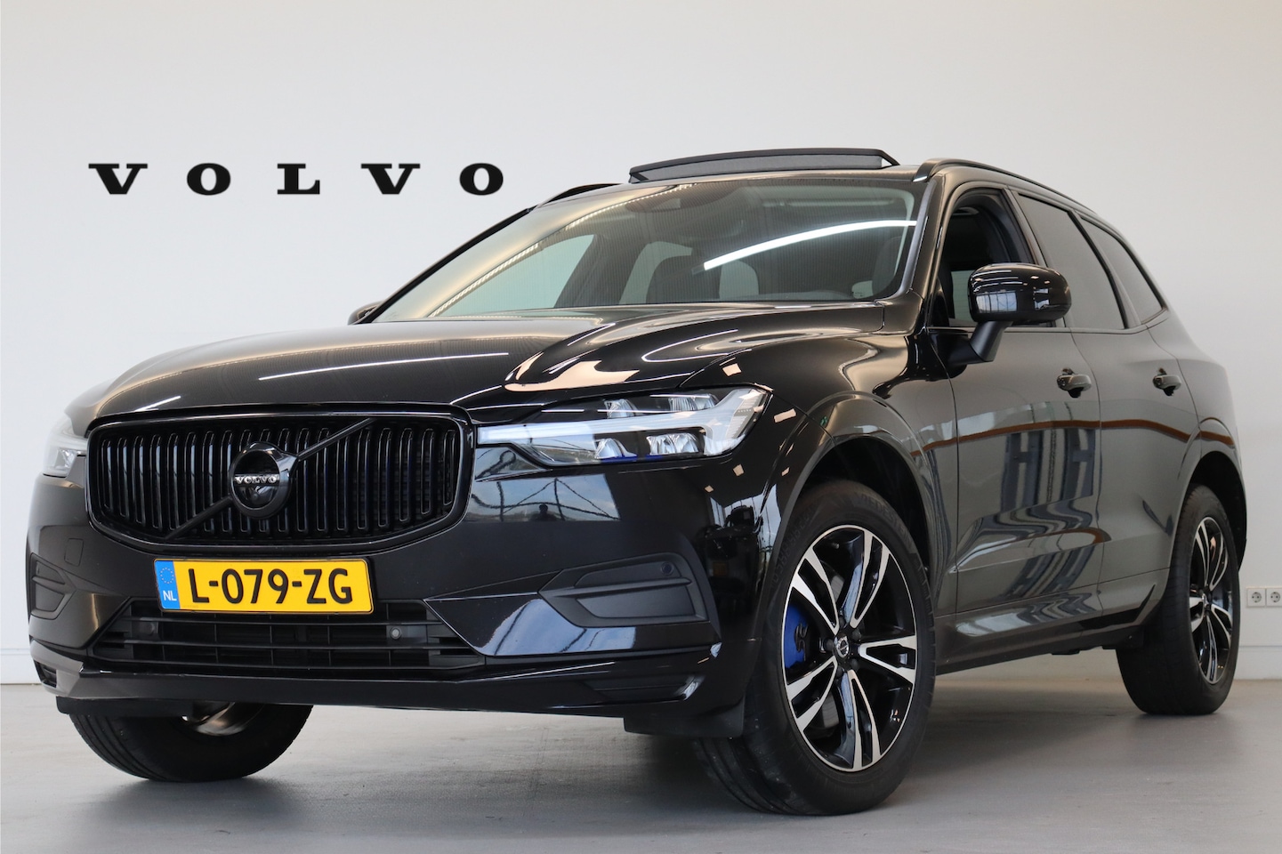 Volvo XC60 - B5 250PK Momentum Exclusive | 360º | HK Audio | panoramadak | Black Pack | Adap Cruise | H - AutoWereld.nl