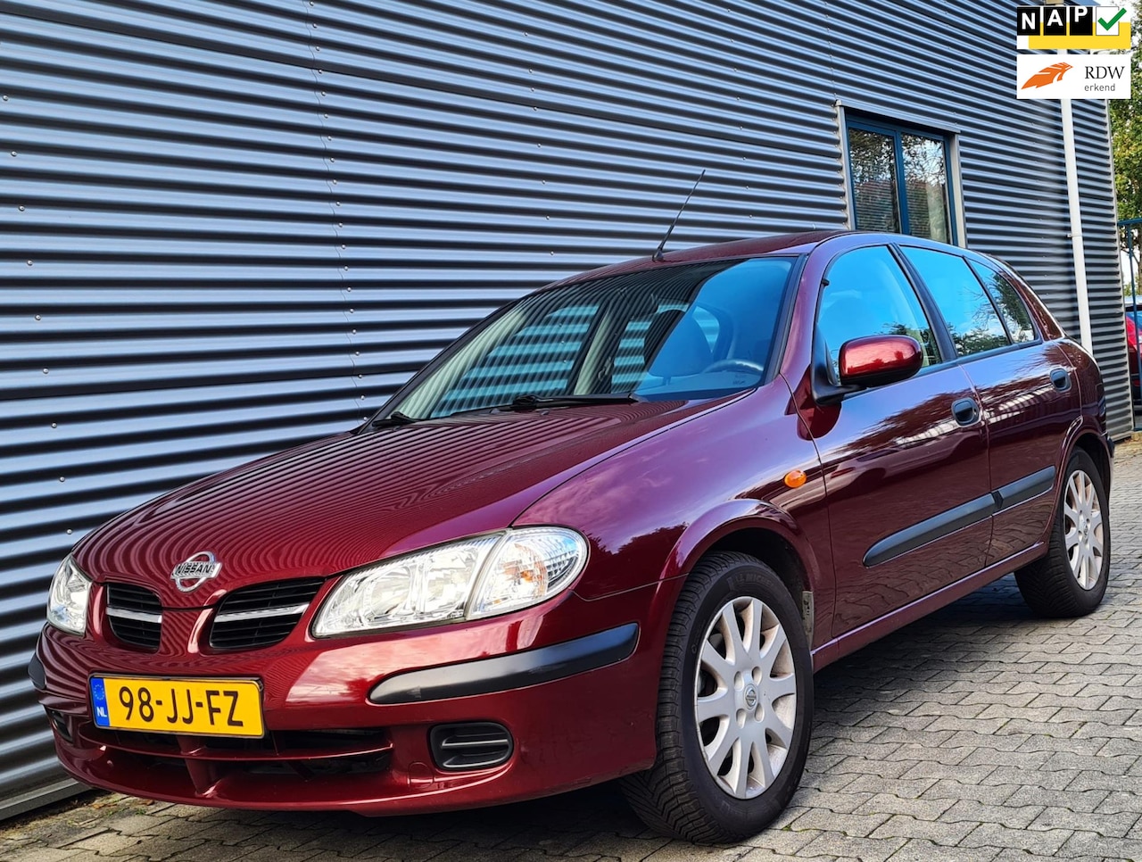 Nissan Almera - 1.8 Comfort 5drs 04-2002 Bord. Rood Metallic 122dkm NAP!! APK NIEUW!! *AIRCO* - AutoWereld.nl