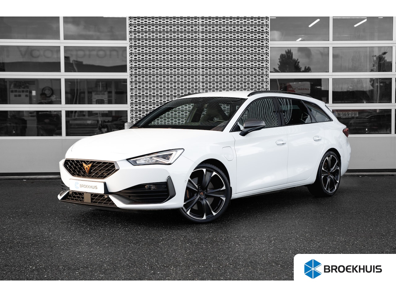 CUPRA Leon Sportstourer - 1.4 e-Hybrid 245pk VZ Performance | Trekhaak | Achteruitrijcamera | Dodehoeksensor | 19" | - AutoWereld.nl