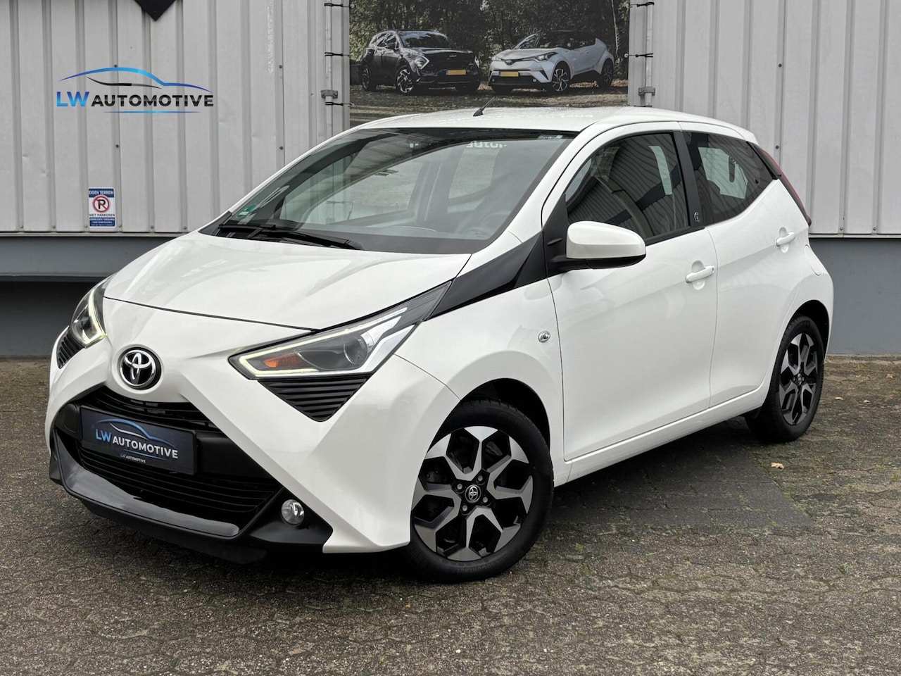 Toyota Aygo - 1.0 VVT-i x-play | 15'' velgen | Camera | Carplay - AutoWereld.nl