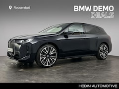 BMW iX - xDrive60 112 kWh | Trekhaak | Bowers&Wilkins | Laserlight | Panoramadak | Head Up | Stoelv