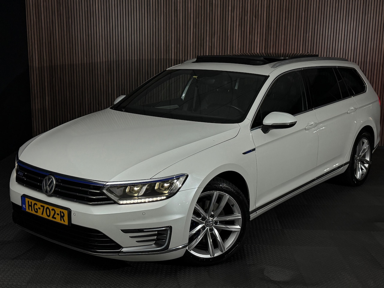 Volkswagen Passat Variant - 1.4 TSI GTE Highline/PANO/ACC/APPLE CARPLAY/ACC/SFEERVERLICHTING/KEYLESS - AutoWereld.nl