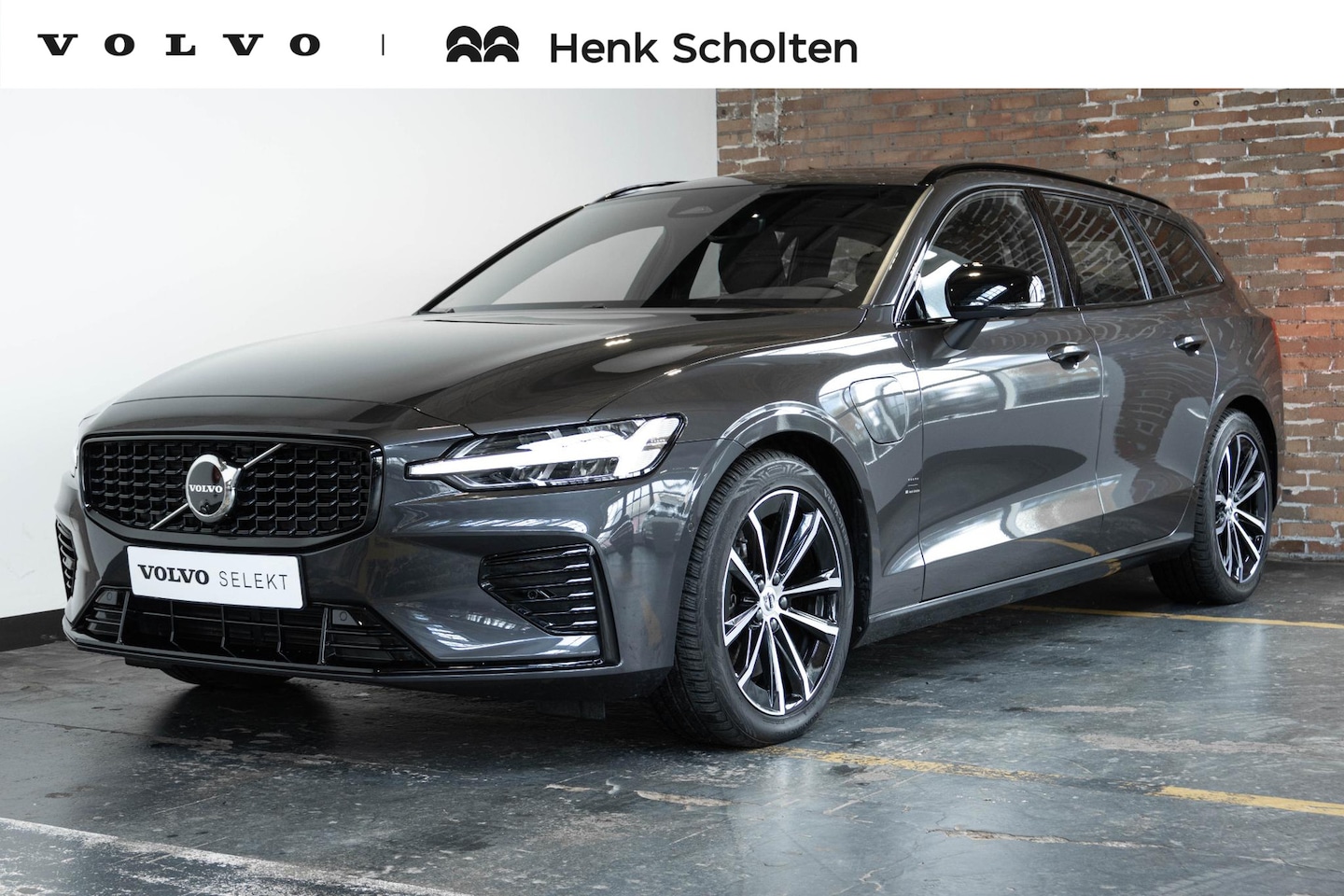 Volvo V60 - 2.0 T6 Plug-in hybrid AWD Plus Dark | Verwarmbare Voorstoelen (met geheugen), Stuurwiel en - AutoWereld.nl