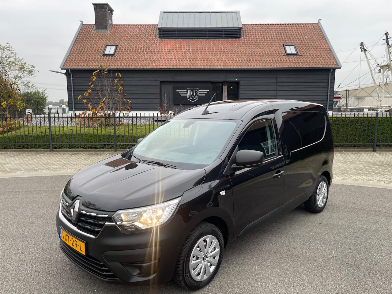 Renault Express - 1.5 dCi 75 Comfort Airco/ecc Camera Navigatie Deels/Leer Trekhaak - AutoWereld.nl