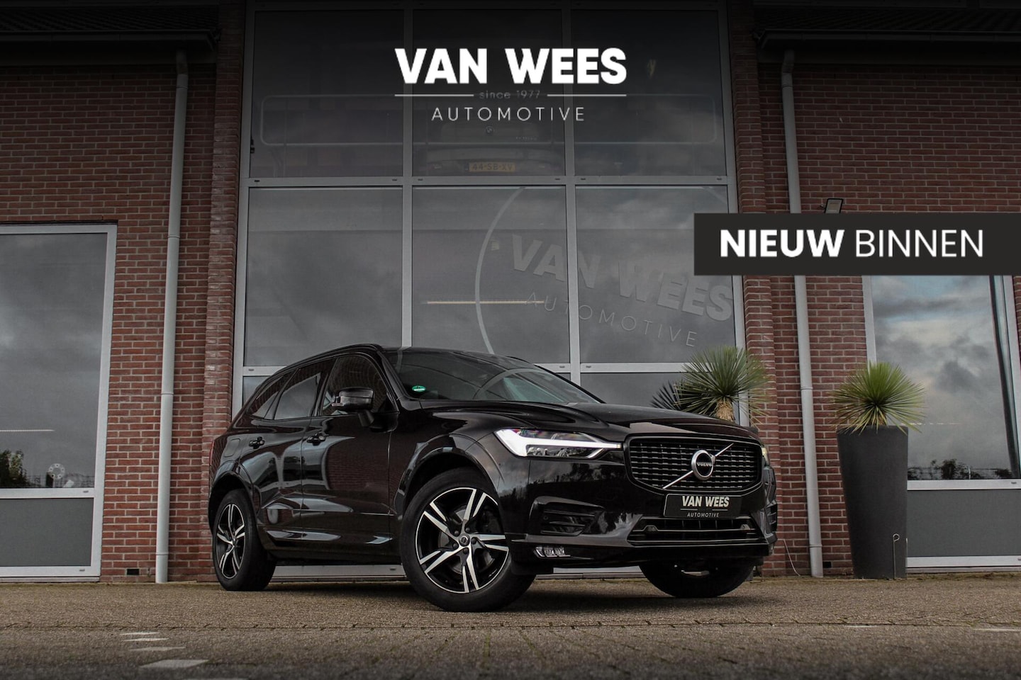 Volvo XC60 - 2.0 B5 R-Design | 2e eigenaar | NL auto | Dakraam | 19 inch | Camera | Head up | Harman-Ka - AutoWereld.nl
