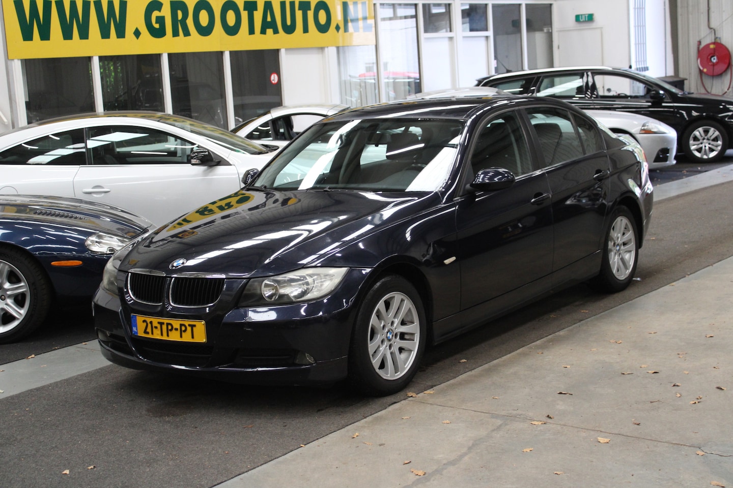 BMW 3-serie - 318i Automaat Airco, Cruise Control, Stuurbekrachtiging - AutoWereld.nl