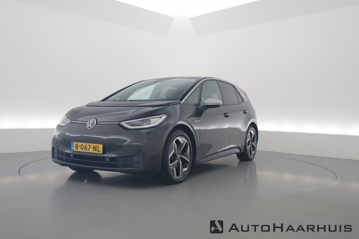 Volkswagen ID.3 - First 58 kWh | IQ Light | ACC | Keyless | Stoel- Stuurverw. | 19'' | Trekhaak - AutoWereld.nl