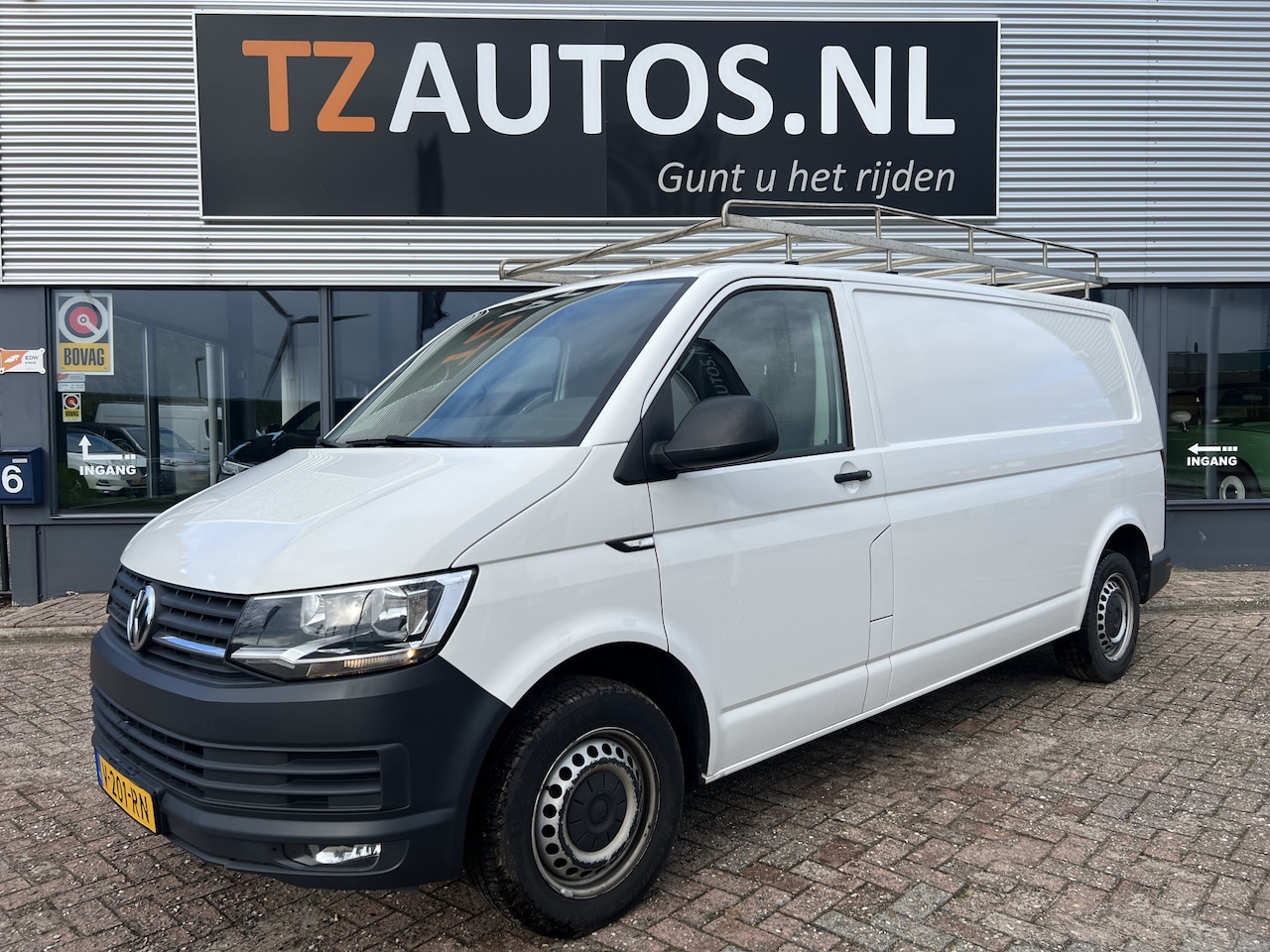 Volkswagen Transporter - 2.0 TDI L2H1 Imperiaal/Navi/Trekhaak - AutoWereld.nl
