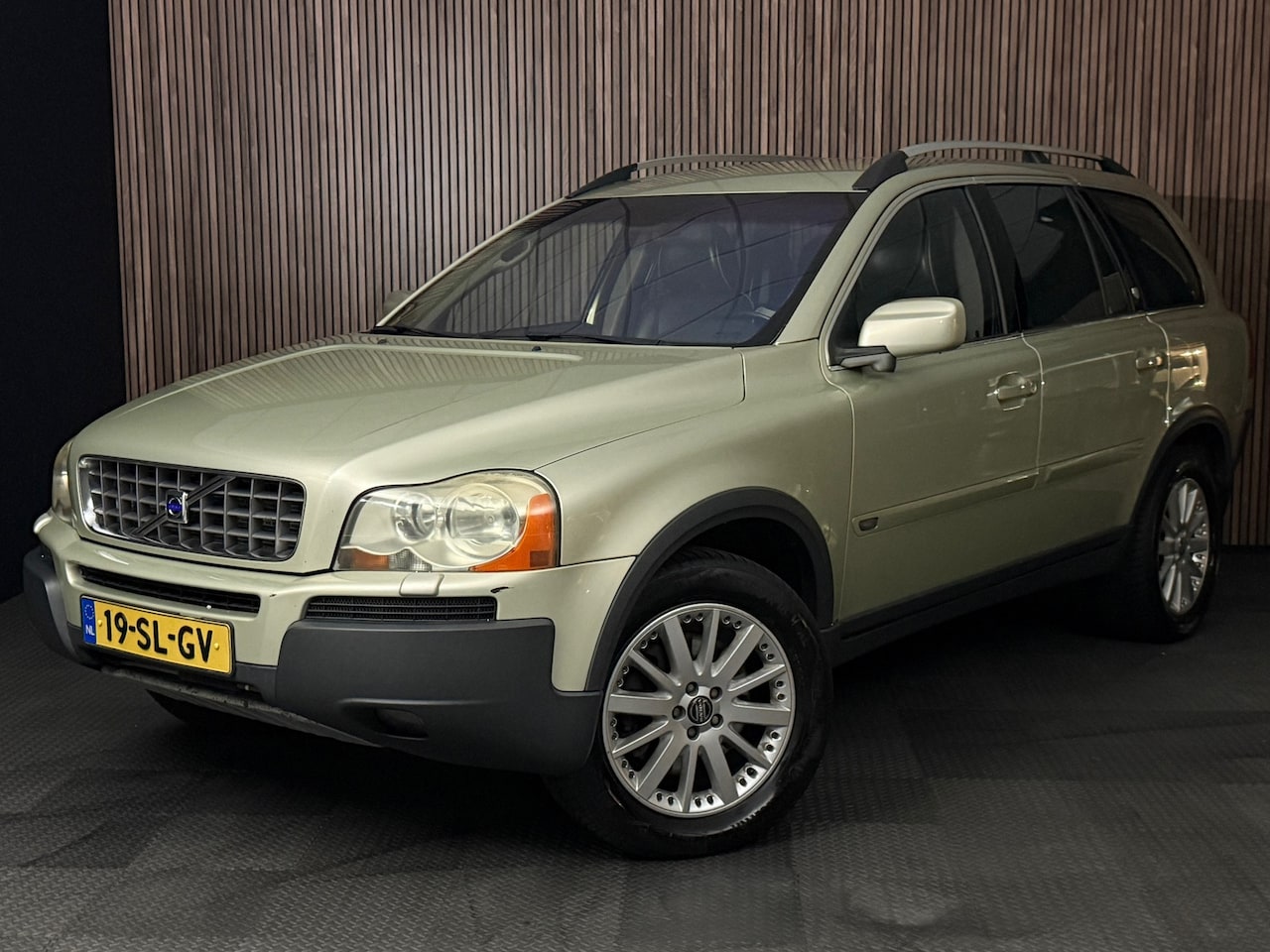 Volvo XC90 - 2.4 D5 Executive/BLISS/7 ZITS/2X TV/TREKHAAK/MEMORY STOELEN/ZEER NETTE AUTO - AutoWereld.nl
