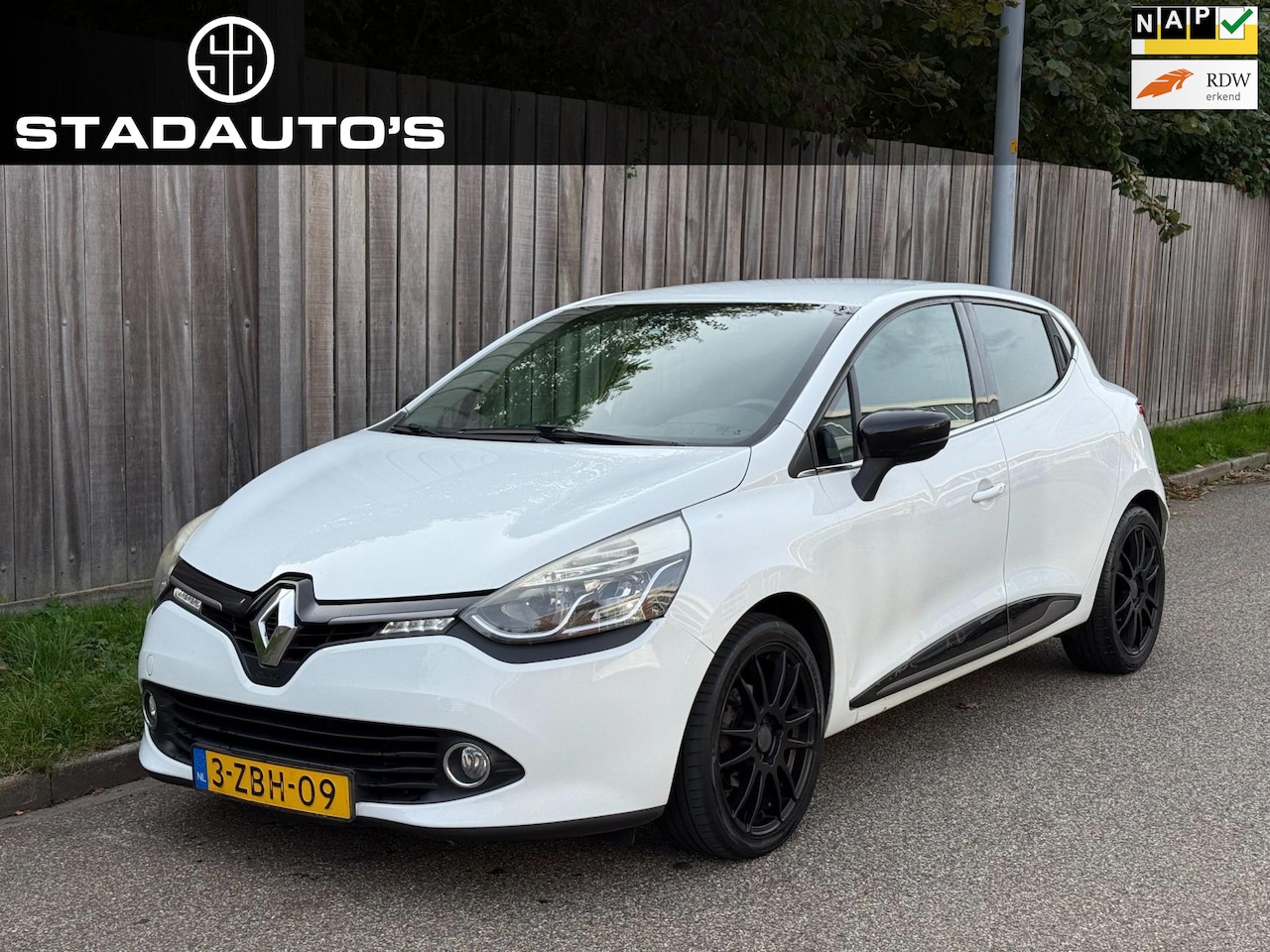 Renault Clio - 1.5 dCi ECO Night&Day Navigatie NAP EXPORT!! - AutoWereld.nl