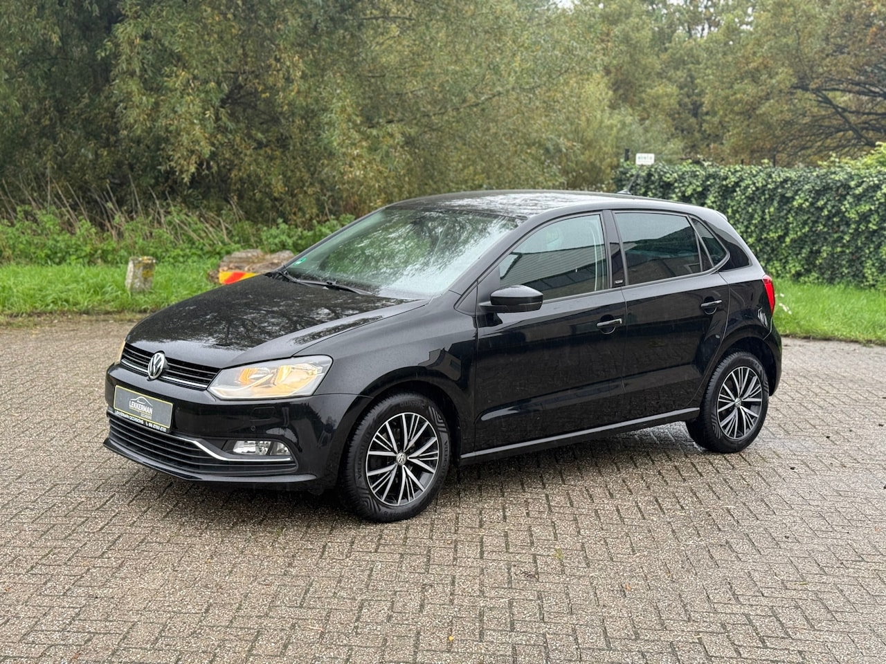 Volkswagen Polo - 1.0 High Line PDC I NAVI I CLIMA I BLUETOOTH I WEINIG KM - AutoWereld.nl