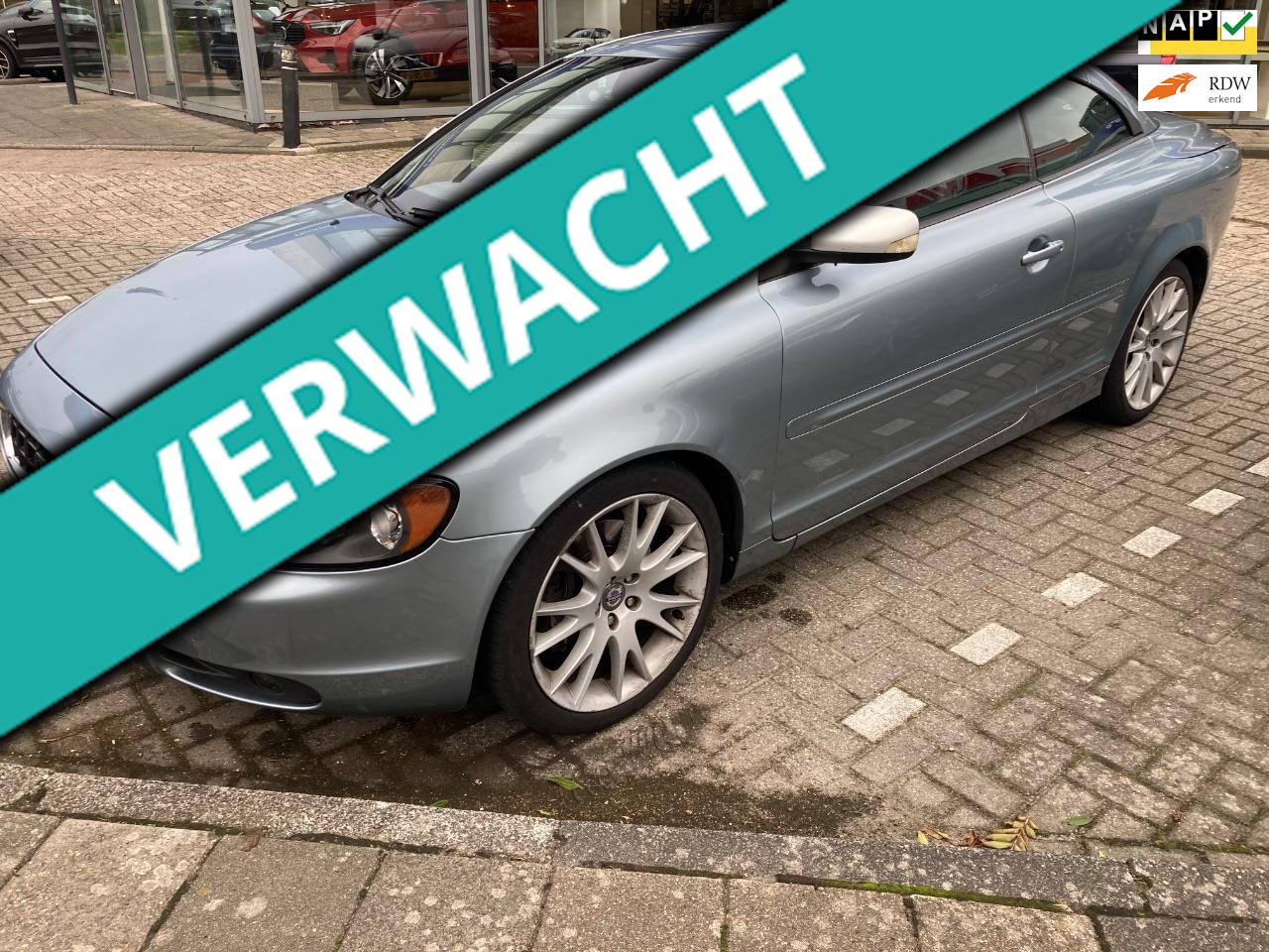 Volvo C70 Convertible - 2.4i Momentum automaat nwe APK dealer ohdn - AutoWereld.nl