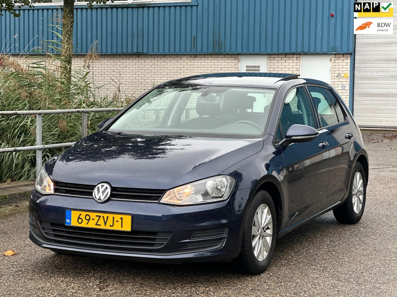 Volkswagen Golf - 1.2 TSI Comfortline Panoramadak! Clima! Navi! LM velgen! APK! - AutoWereld.nl