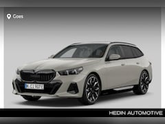 BMW 5-serie Touring - 530e M Sport Edition | Individual Fashion GREY | Innovation Pack | Travel Pack | Trekhaak