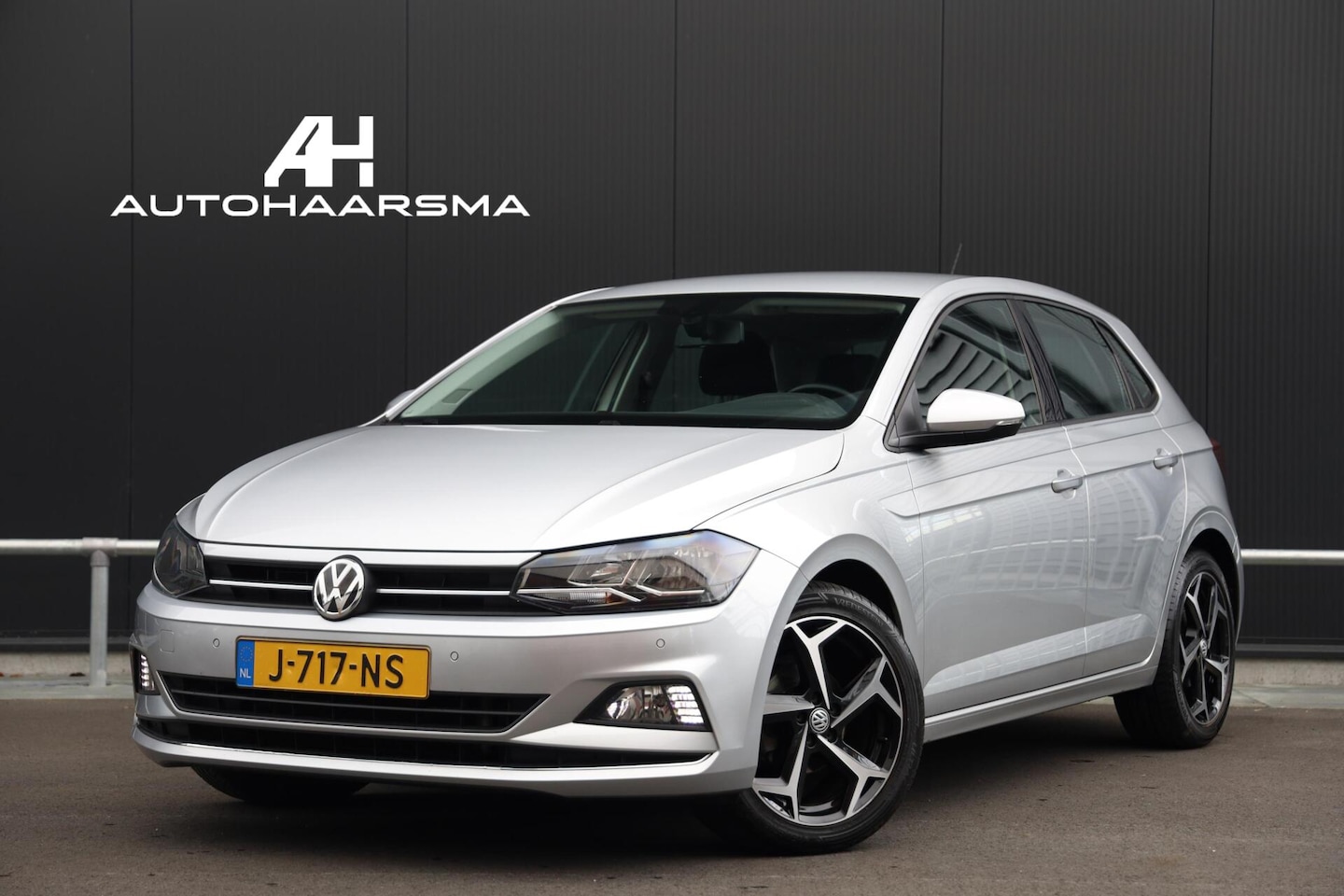 Volkswagen Polo - 1.0 TSI 95pk DSG Highline 17-inch R-Line Clima CarPlay ACC Parkerseensensoren Dealer onder - AutoWereld.nl