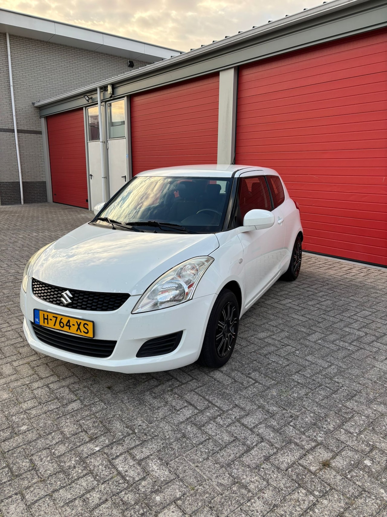SUZUKI SWIFT