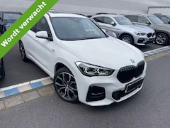 BMW X1 - xDrive25e High Executive M Sport LED Head-Up Display Panoramadak Trekhaak Elek. Stoelverst