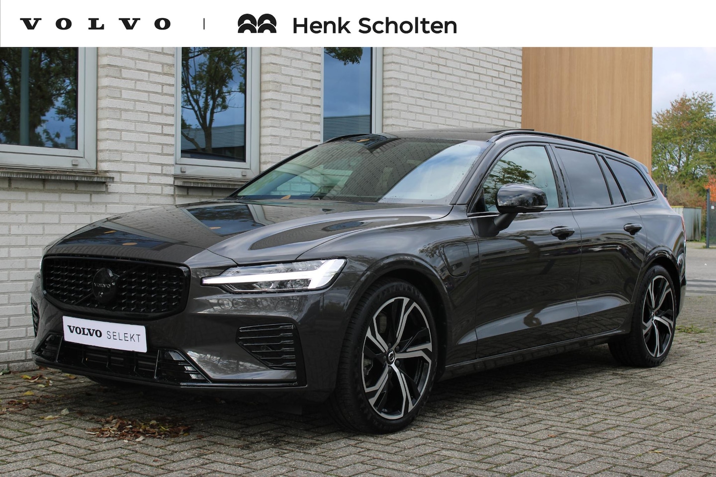 Volvo V60 - T8 Plug-in hybrid Automaat AWD Ultra Dark | Panoramadak | 360° camera | Bowers & Wilkins a - AutoWereld.nl