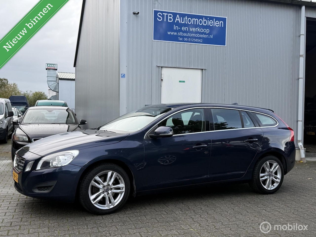 Volvo V60 - 1.6 T3 Momentum 1.6 T3 Momentum, Volledig dealer onderhouden - AutoWereld.nl