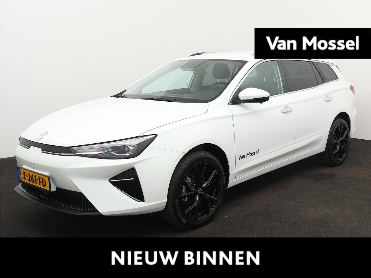 MG 5 - Long Range Luxury 61 kWh | WLTP 385 KM | DAB | Navigatie | 360° Cam | Zwarte 18"LMV |  Led - AutoWereld.nl