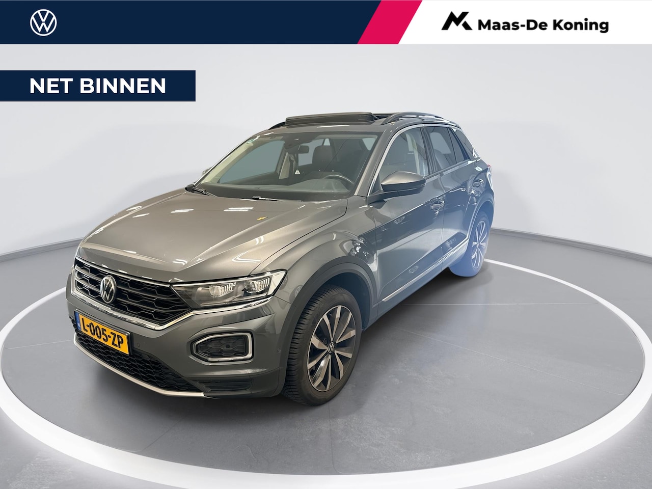 Volkswagen T-Roc - 1.5 TSI 150pk DSG Sport Business R · Panoramadak · Camera · Afneembare Trekhaak · Stoelver - AutoWereld.nl