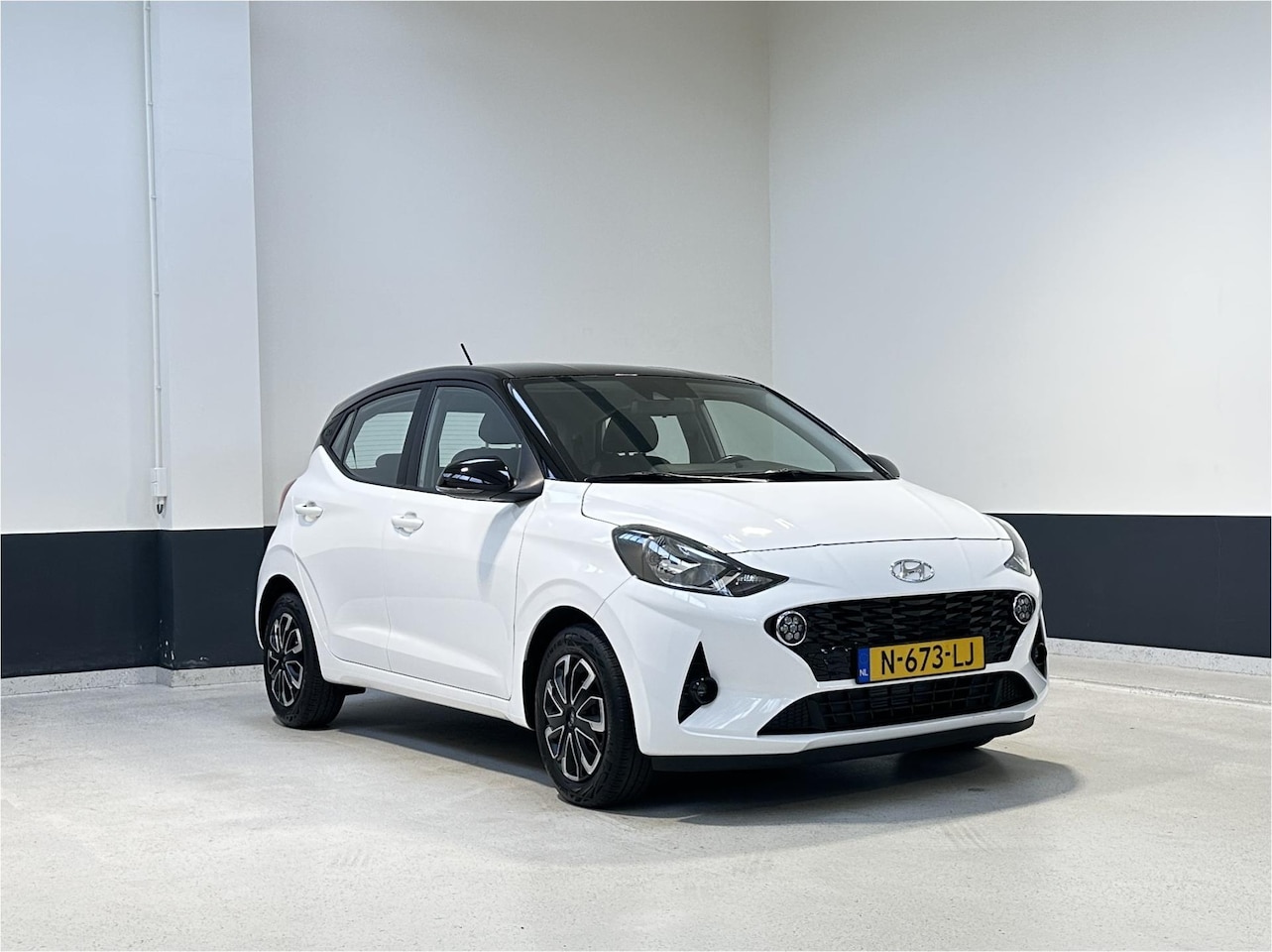 Hyundai i10 - 1.0 Comfort |1 Eig | Apple Carplay\ Android Auto| Navigatie middels smart device | NL | - AutoWereld.nl
