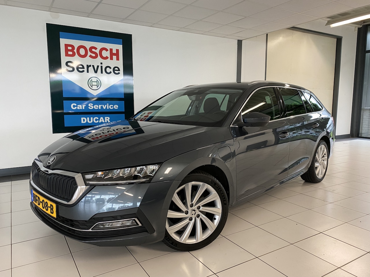 Skoda Octavia Combi - 1.4 TSI iV PHEV Business Edition Comfort /massage stoelen /Sfeerverlichting - AutoWereld.nl