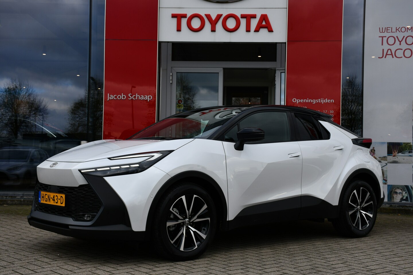 Toyota C-HR - 1.8 Hybrid 140 First Edition Automaat 140Pk | Rondomzicht camera | Elektrische achterklep - AutoWereld.nl
