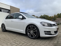 Volkswagen Golf - 1.4 TSI ACT Highline 190PK Panodak Trekhaak Adapt Cruise Groot scherm Airco Elektrische pa