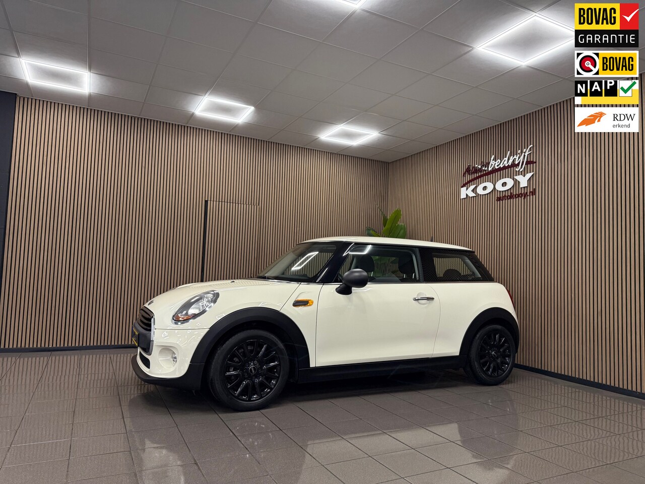 MINI One - Mini 1.2 Business * Automaat / Dealer onderhouden / Navigatie / NL Auto * - AutoWereld.nl