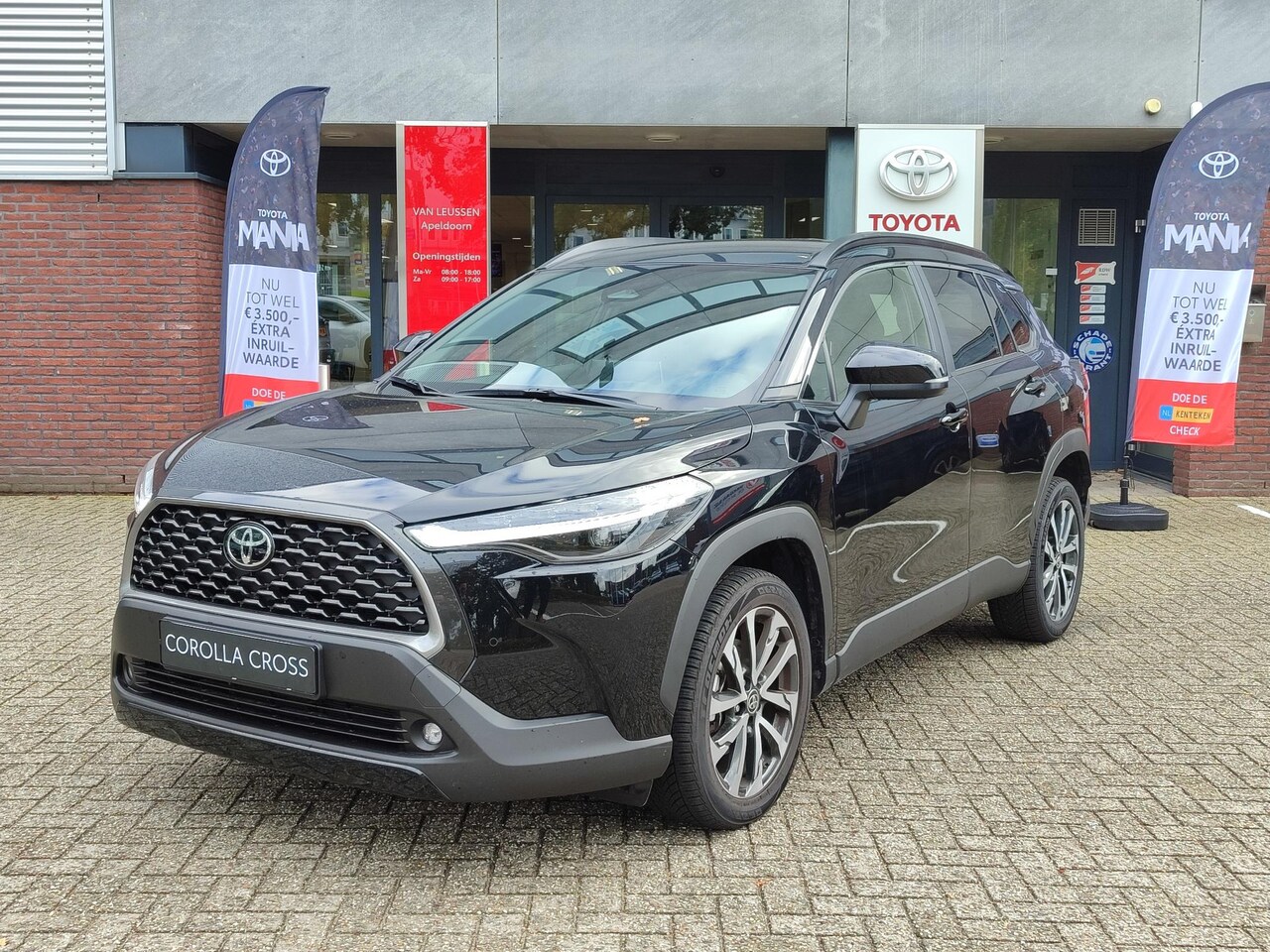 Toyota Corolla Cross - Hybrid 140 STYLE STOEL/STUURVERW BLIND SPOT EL-ACHTERKLEP 4S-BANDEN PARK-SENSOREN NAVI CLI - AutoWereld.nl