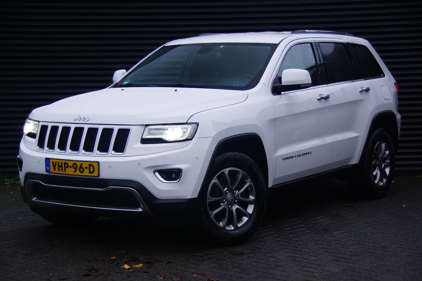 Jeep Grand Cherokee - 3.0 CRD Summit | Grijs kenteken | Trekhaak 3500kg | PDC V+A | Stoel en stuurverwarming | - AutoWereld.nl