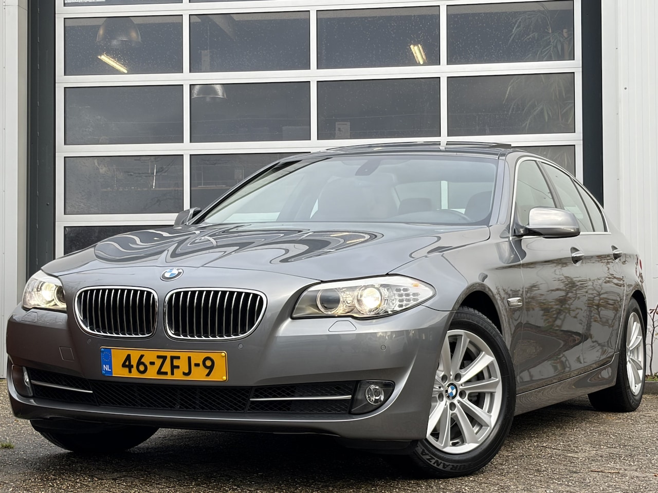 BMW 5-serie - 520i High Executive 184pk | Bi-xenon koplampen | Comfortstoelen met elektr. verstelling en - AutoWereld.nl
