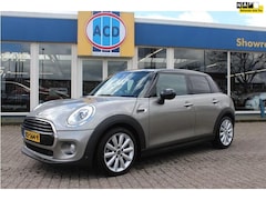 MINI Cooper - 1.5 Chili Serious Business | PanoramaDak | Led | HeadUp display | Orig. NL |