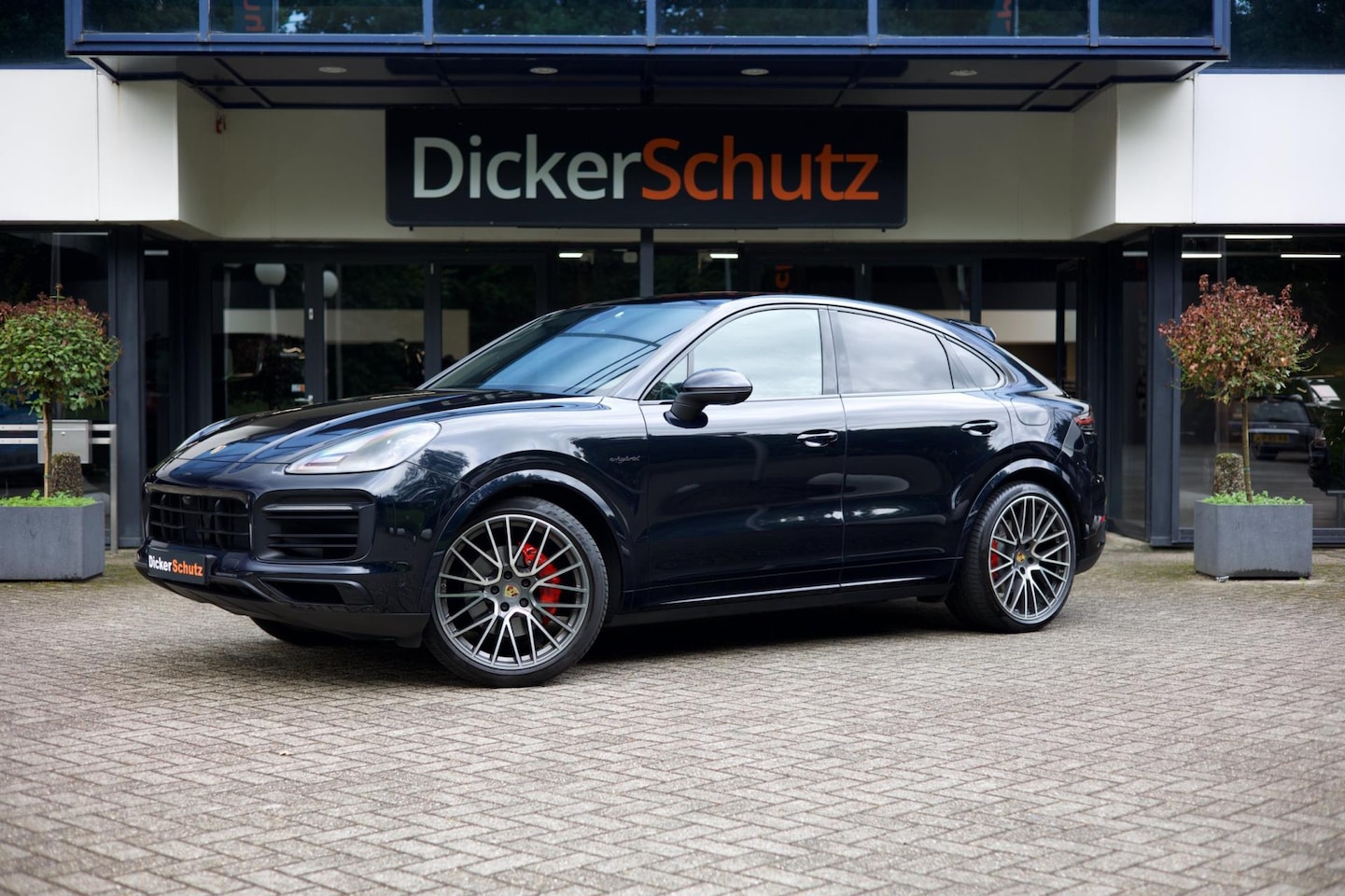 Porsche Cayenne Coupé - 3.0 E-Hybrid Platinum Edition | Sportuitlaat | Sportstoelen | Sport Design| Adaptieve Crui - AutoWereld.nl